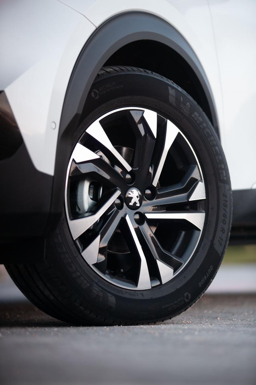 Колеса Peugeot e-2008 GT (Digital White) 2019 года  (WW) (фото 82 из 119)